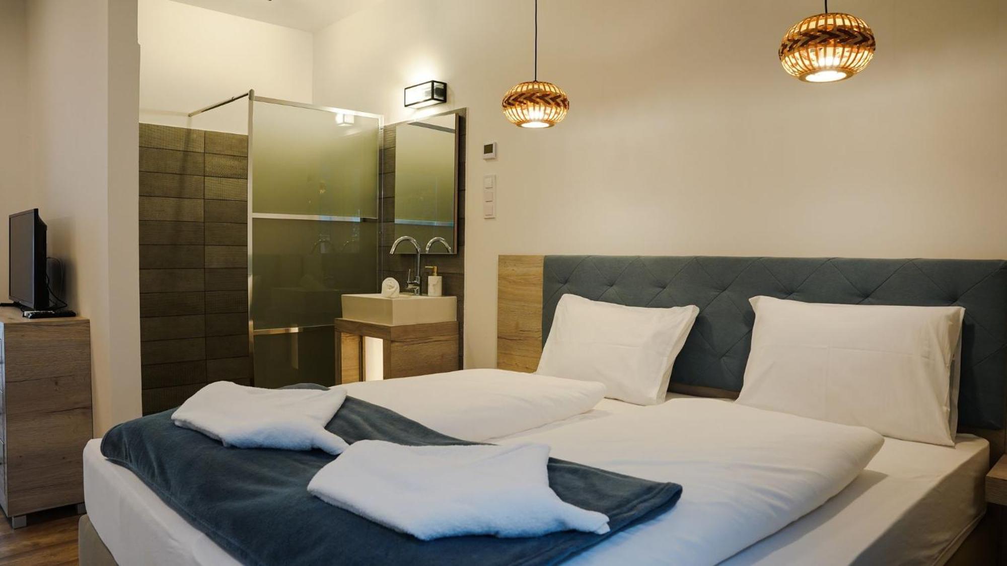 Napsugar Club Es Panzio Bed & Breakfast Fonyod Bagian luar foto