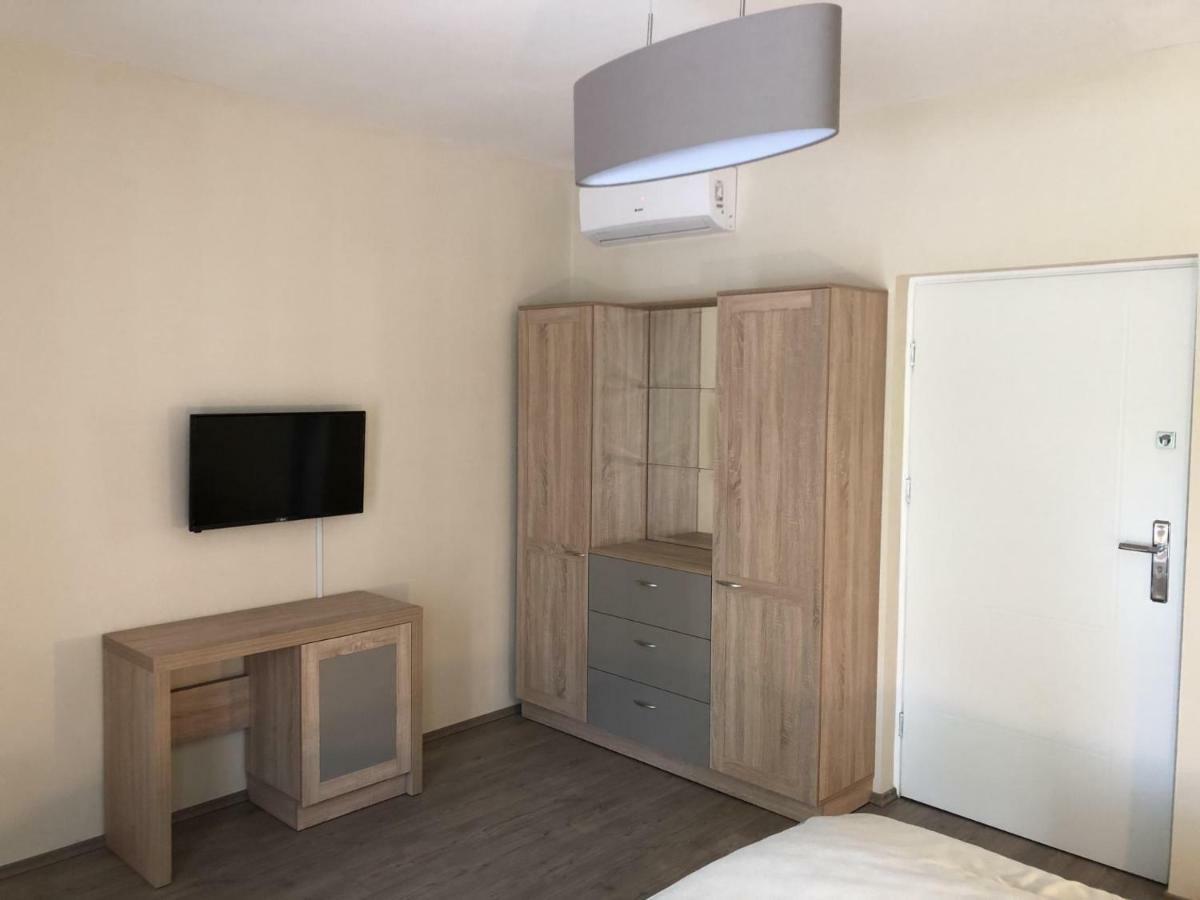 Napsugar Club Es Panzio Bed & Breakfast Fonyod Bagian luar foto