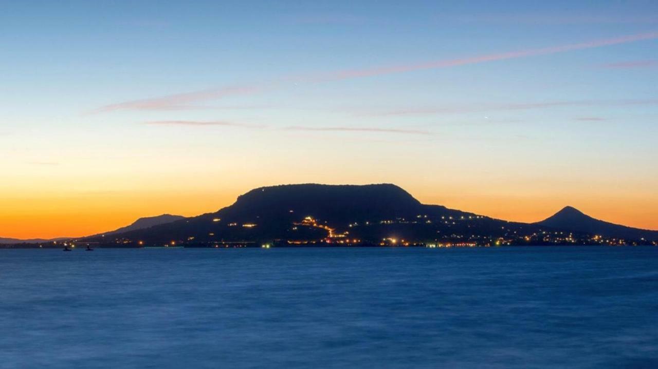 Napsugar Club Es Panzio Bed & Breakfast Fonyod Bagian luar foto