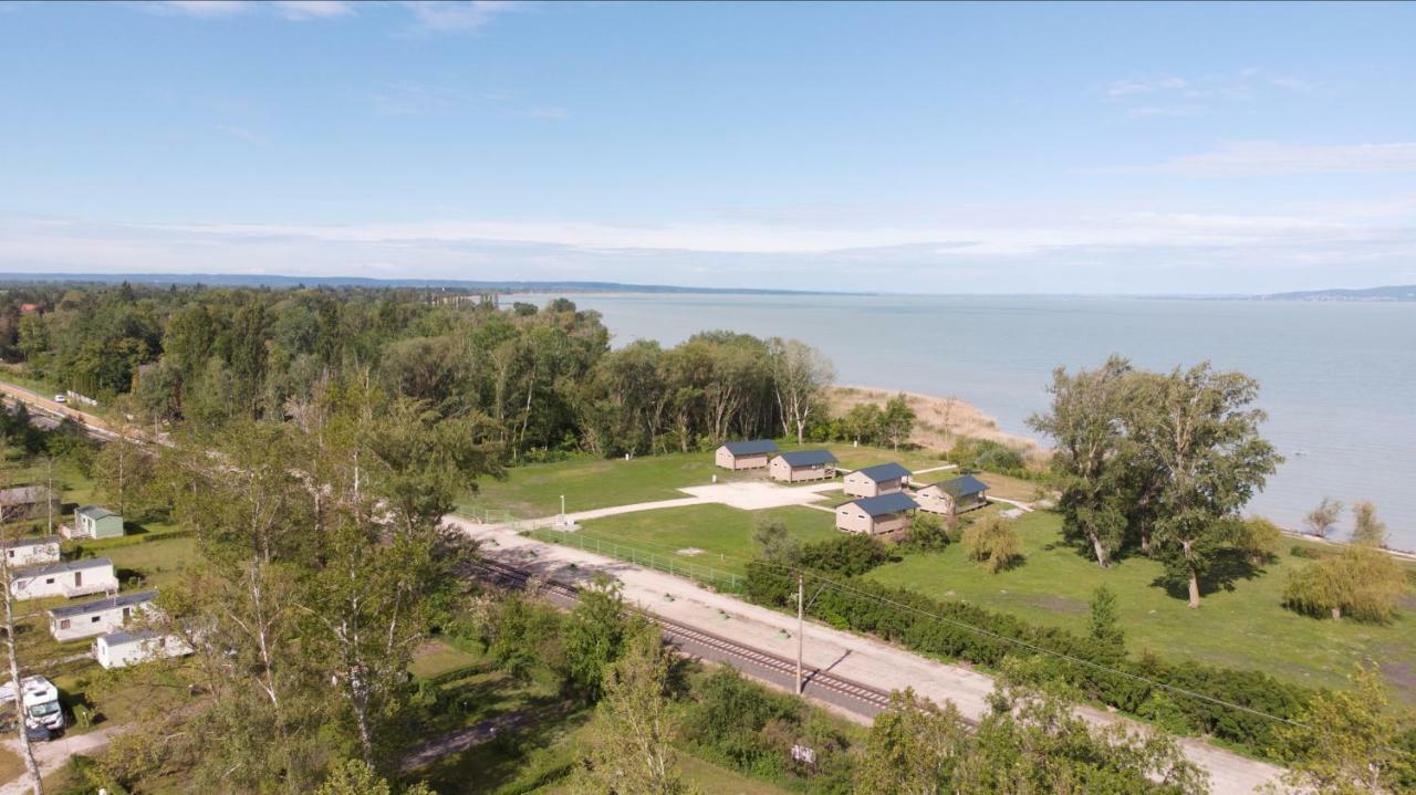 Napsugar Club Es Panzio Bed & Breakfast Fonyod Bagian luar foto