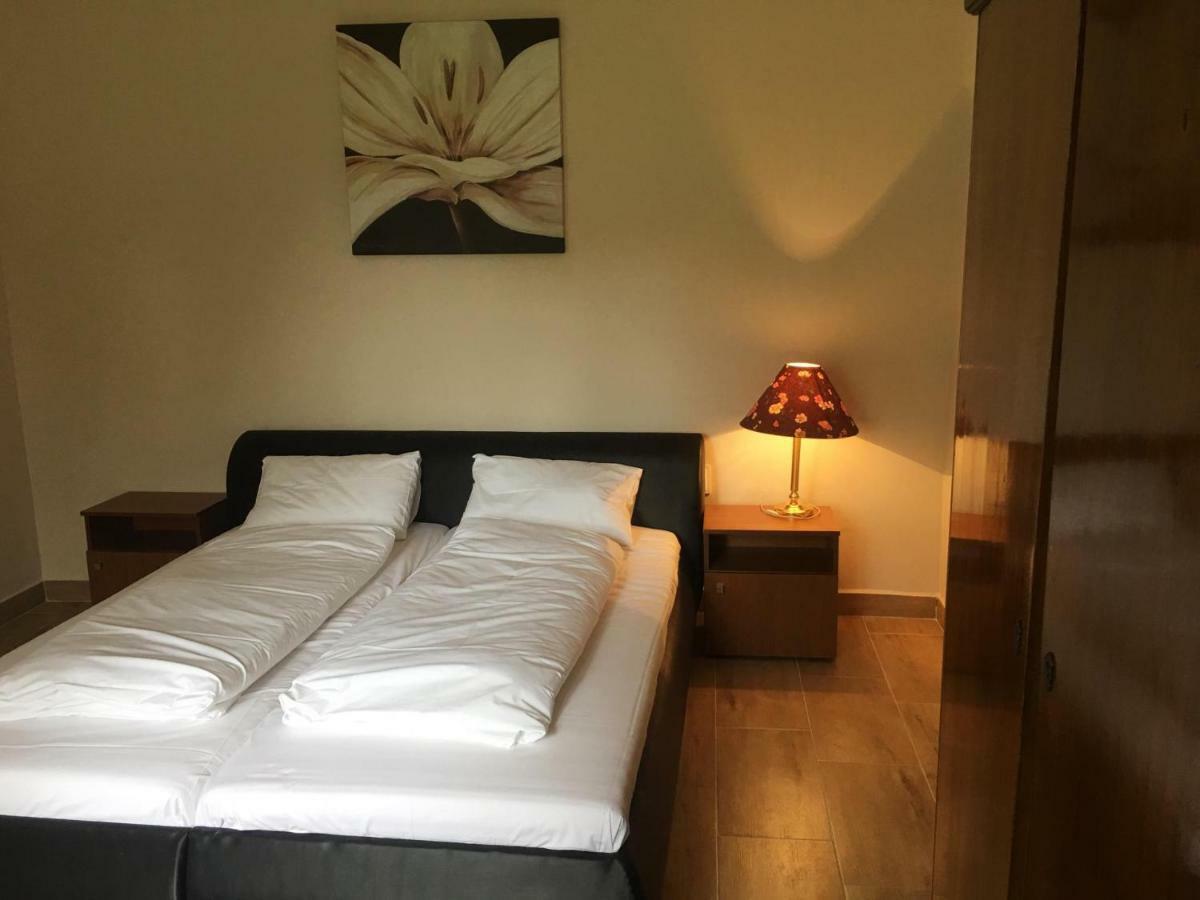 Napsugar Club Es Panzio Bed & Breakfast Fonyod Bagian luar foto