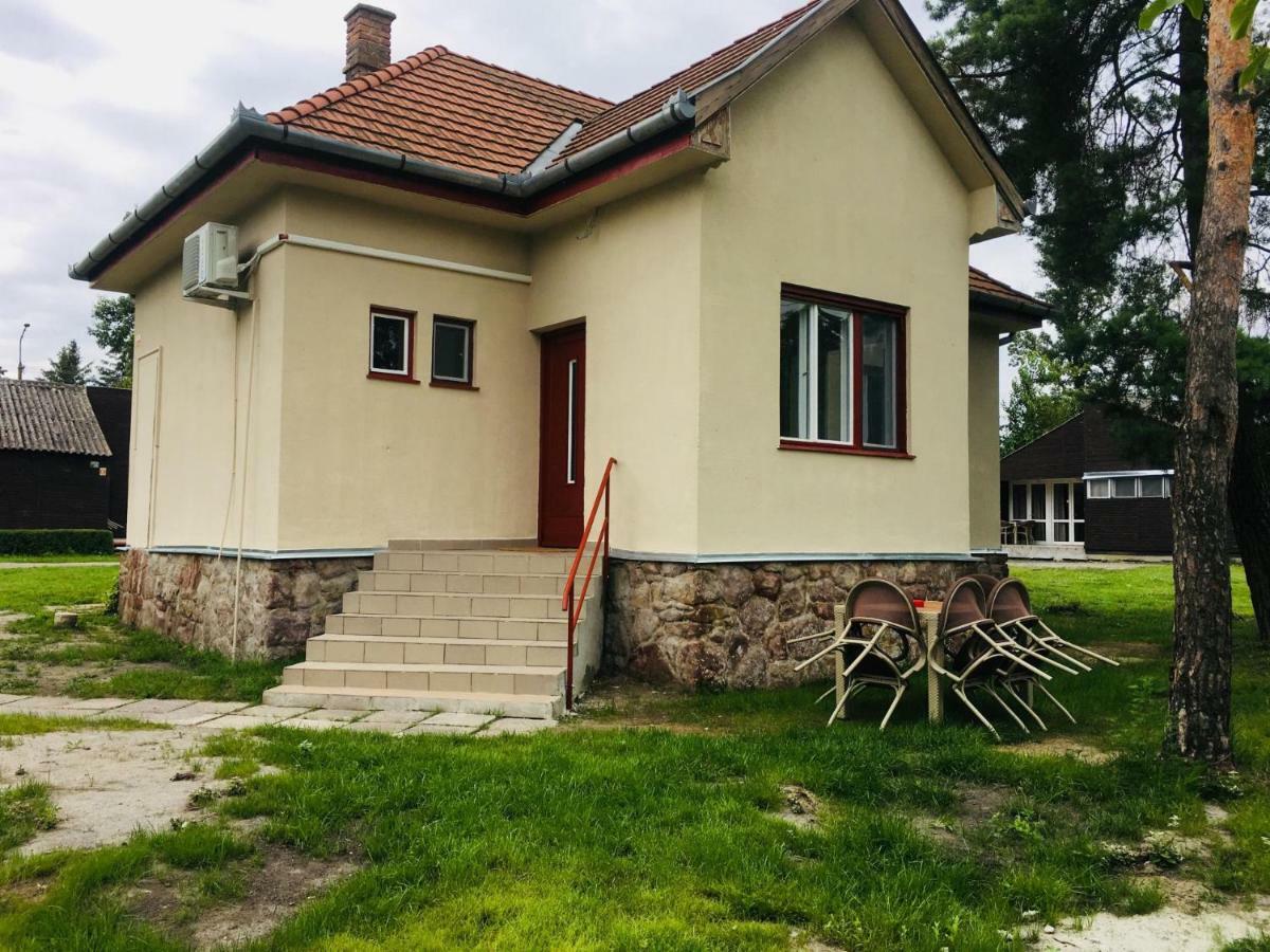 Napsugar Club Es Panzio Bed & Breakfast Fonyod Bagian luar foto