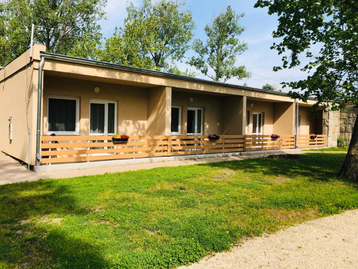 Napsugar Club Es Panzio Bed & Breakfast Fonyod Bagian luar foto